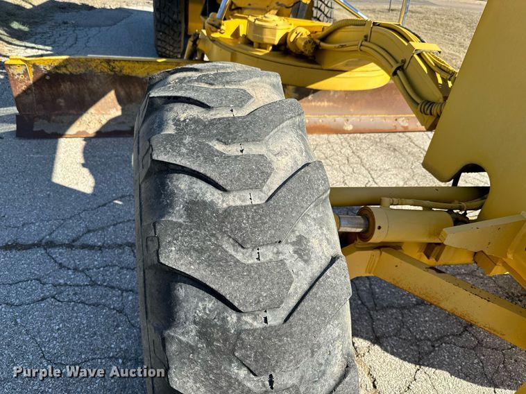 image for item DQ6239 1997 Galion 830B motor grader