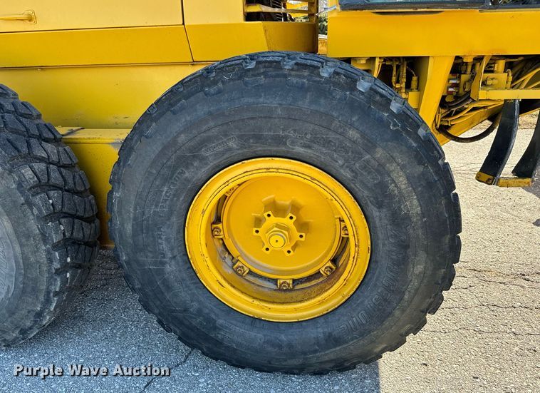 image for item DQ6239 1997 Galion 830B motor grader