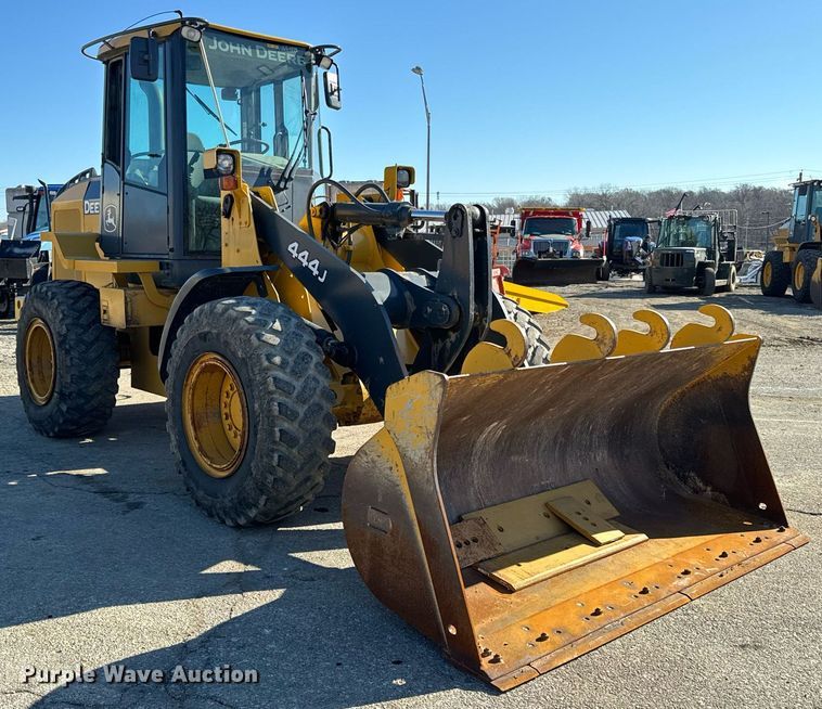 image for item DQ6240 2005 John Deere 444J wheel loader