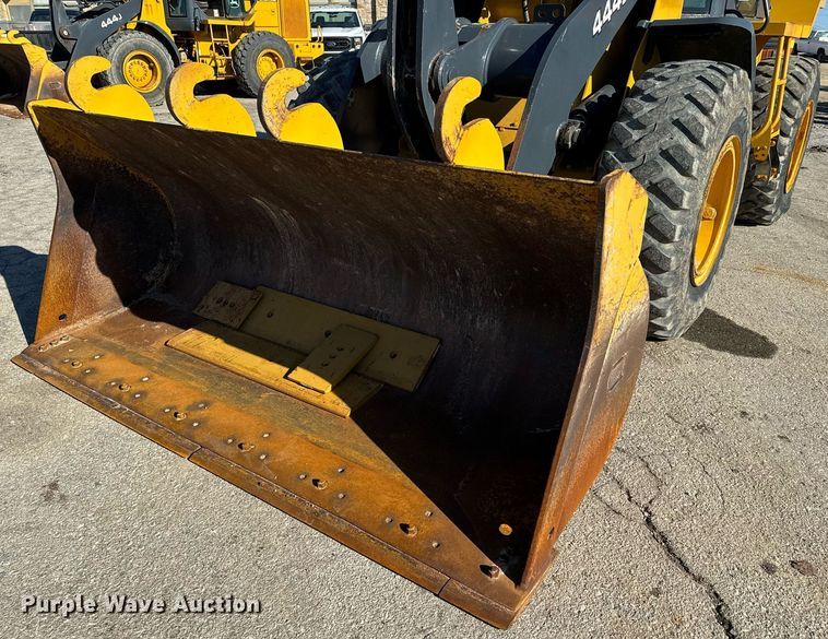 image for item DQ6240 2005 John Deere 444J wheel loader
