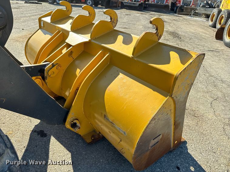 image for item DQ6240 2005 John Deere 444J wheel loader