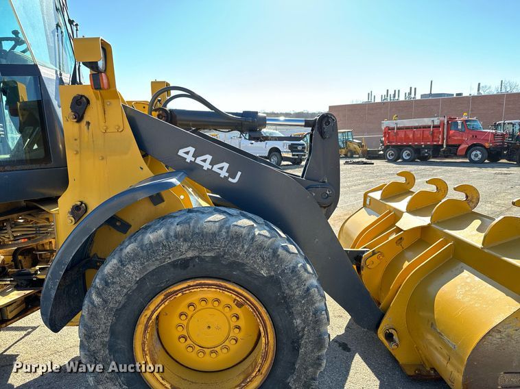 image for item DQ6240 2005 John Deere 444J wheel loader