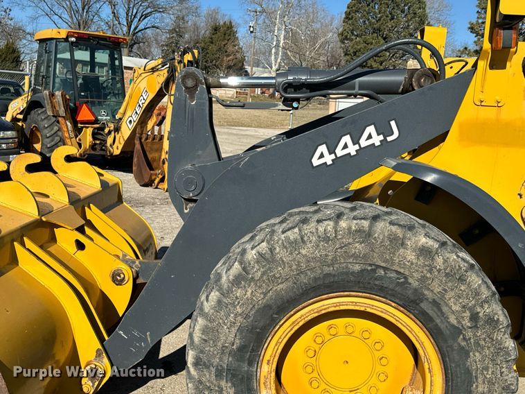 image for item DQ6240 2005 John Deere 444J wheel loader