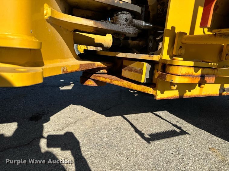 image for item DQ6240 2005 John Deere 444J wheel loader