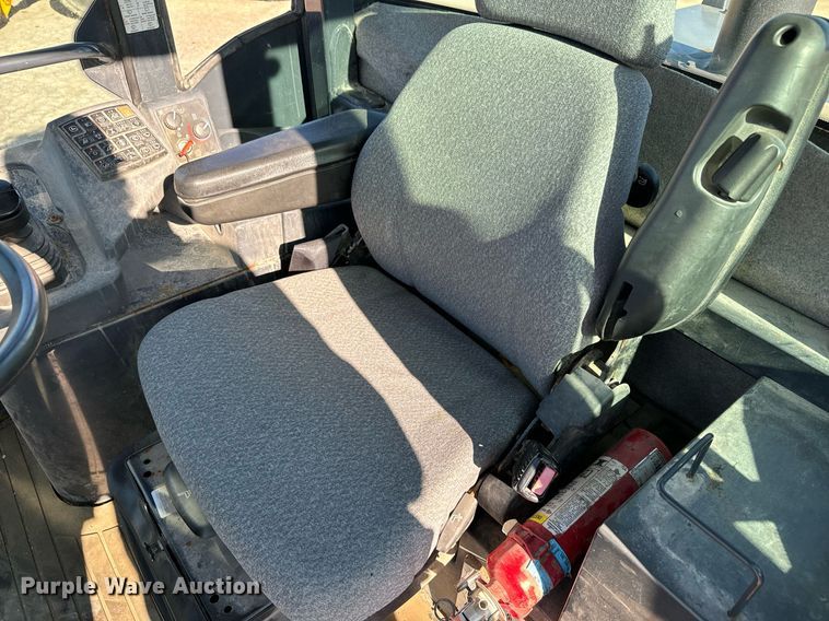 image for item DQ6240 2005 John Deere 444J wheel loader