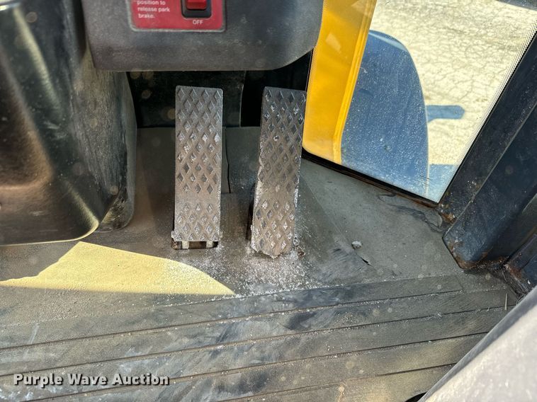 image for item DQ6240 2005 John Deere 444J wheel loader