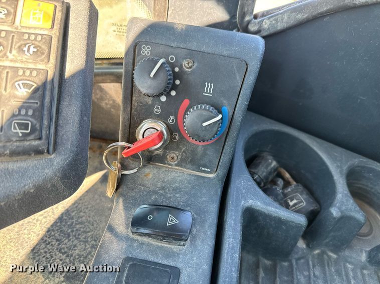 image for item DQ6240 2005 John Deere 444J wheel loader