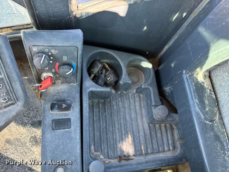 image for item DQ6240 2005 John Deere 444J wheel loader