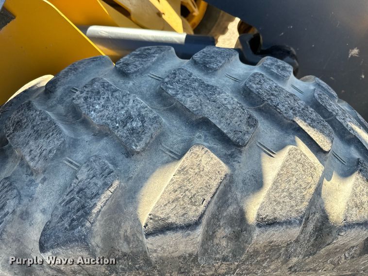 image for item DQ6240 2005 John Deere 444J wheel loader