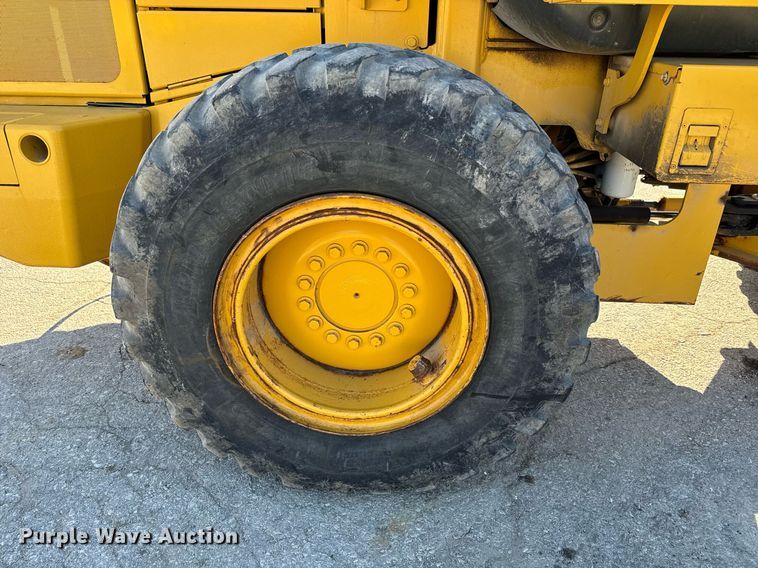image for item DQ6240 2005 John Deere 444J wheel loader