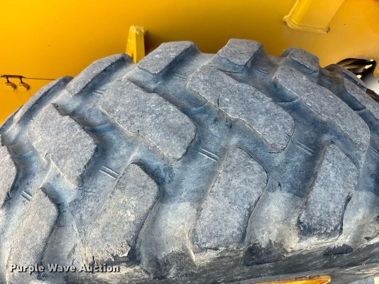 image for item DQ6240 2005 John Deere 444J wheel loader