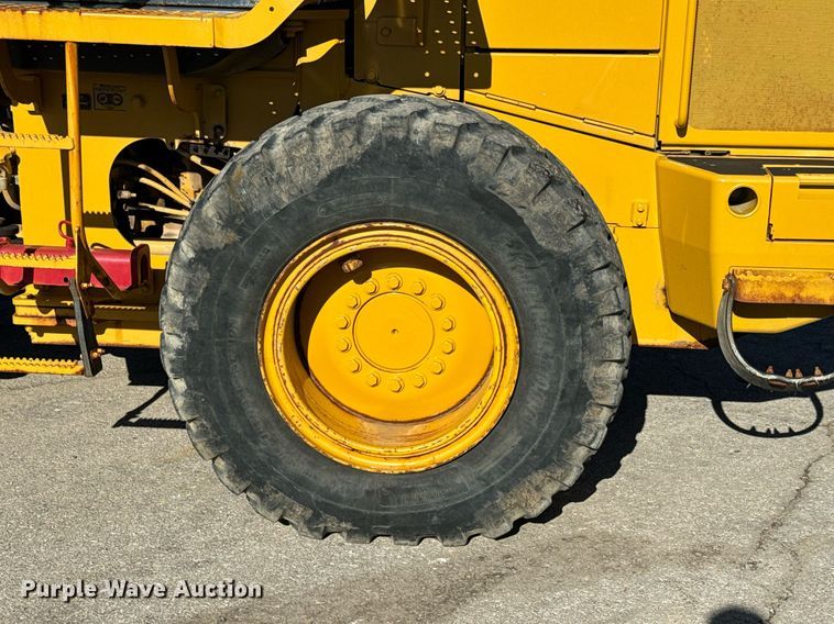 image for item DQ6240 2005 John Deere 444J wheel loader