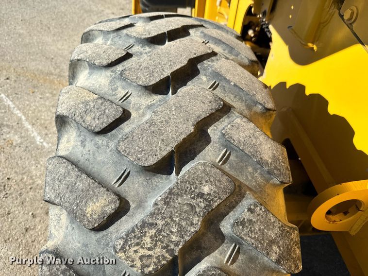 image for item DQ6240 2005 John Deere 444J wheel loader