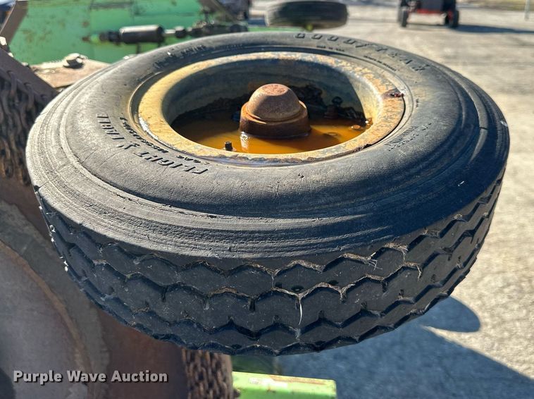 image for item DQ6246 2006 Schulte XH1500 batwing rotary mower