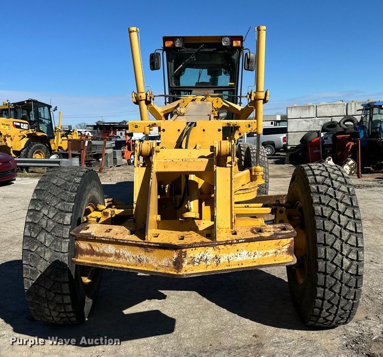 image for item DQ6247 2004 John Deere 670CH motor grader