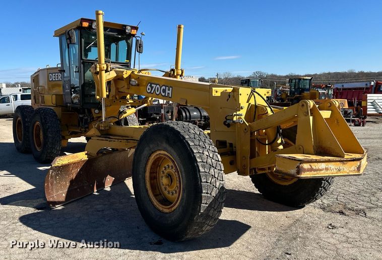 image for item DQ6247 2004 John Deere 670CH motor grader