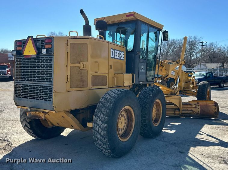 image for item DQ6247 2004 John Deere 670CH motor grader