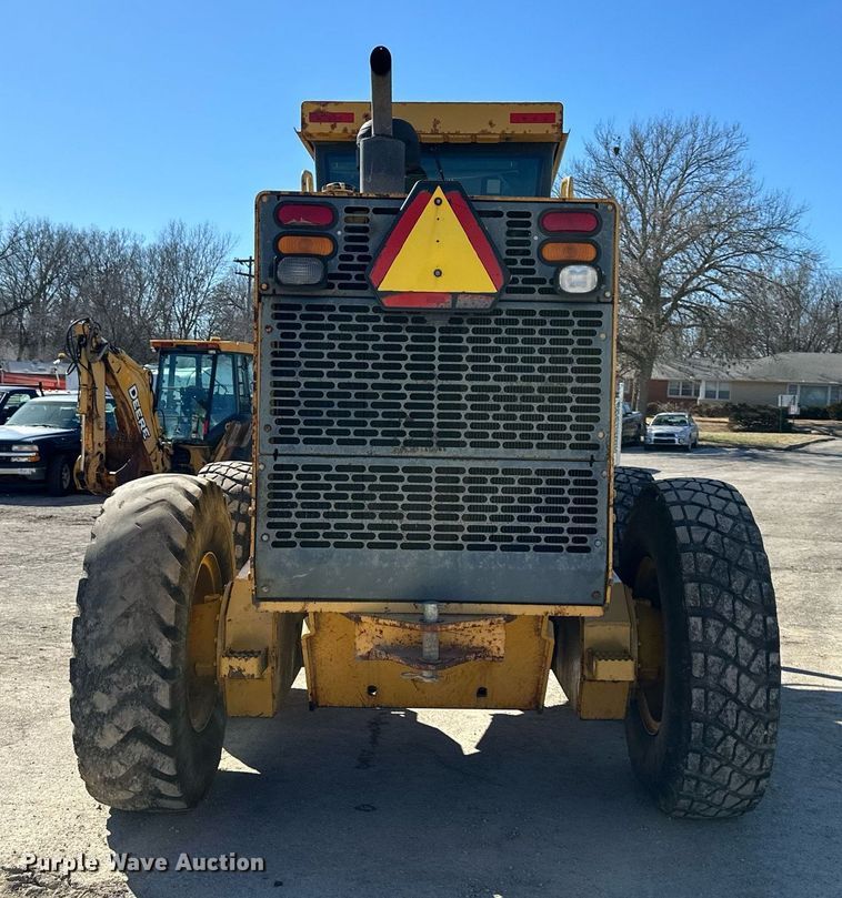 image for item DQ6247 2004 John Deere 670CH motor grader