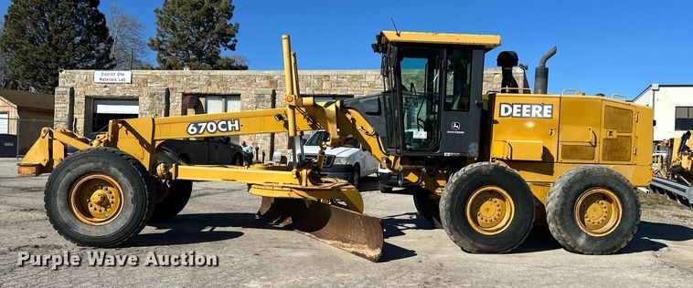 image for item DQ6247 2004 John Deere 670CH motor grader