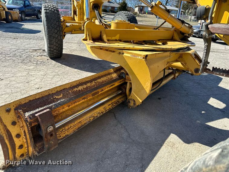 image for item DQ6247 2004 John Deere 670CH motor grader