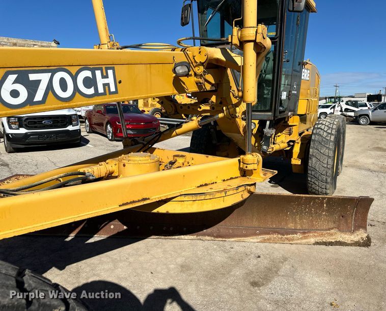 image for item DQ6247 2004 John Deere 670CH motor grader