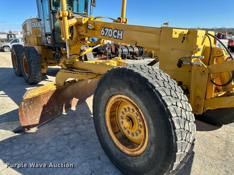 image for item DQ6247 2004 John Deere 670CH motor grader