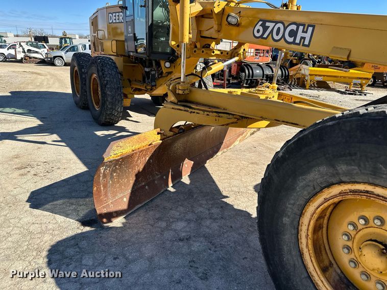 image for item DQ6247 2004 John Deere 670CH motor grader