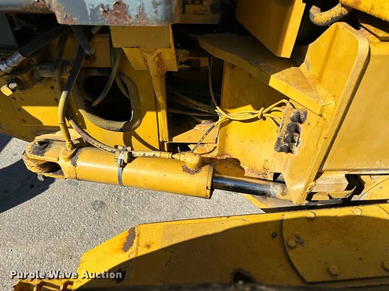 image for item DQ6247 2004 John Deere 670CH motor grader