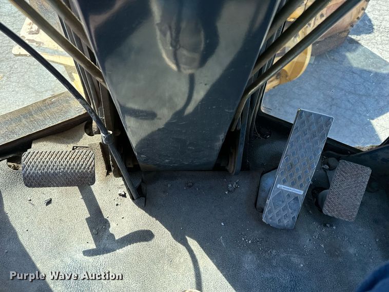 image for item DQ6247 2004 John Deere 670CH motor grader