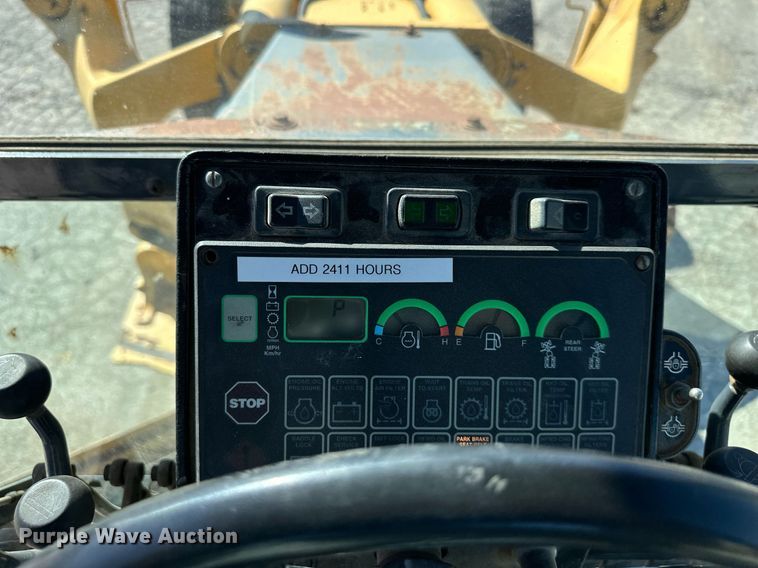 image for item DQ6247 2004 John Deere 670CH motor grader