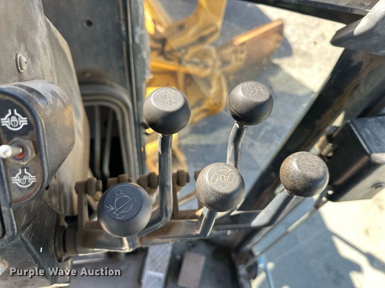 image for item DQ6247 2004 John Deere 670CH motor grader