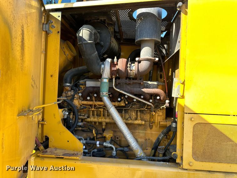 image for item DQ6247 2004 John Deere 670CH motor grader