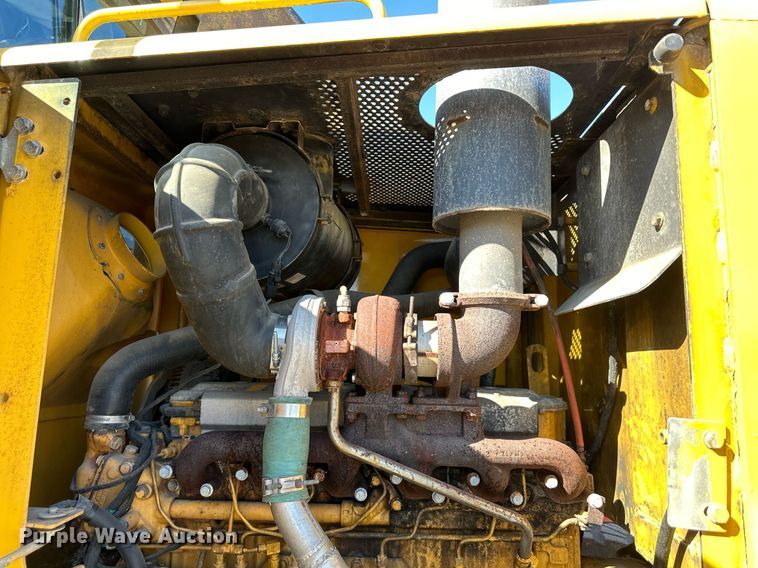 image for item DQ6247 2004 John Deere 670CH motor grader