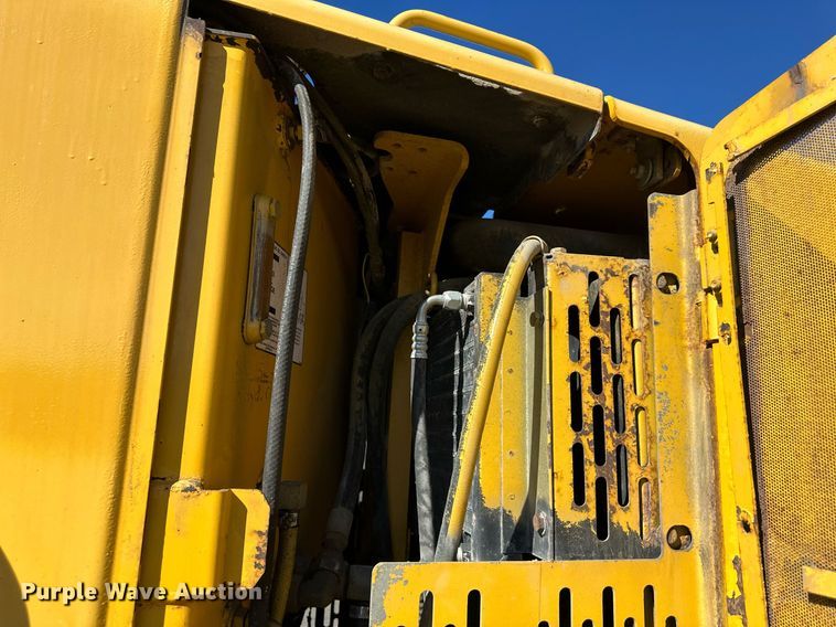 image for item DQ6247 2004 John Deere 670CH motor grader