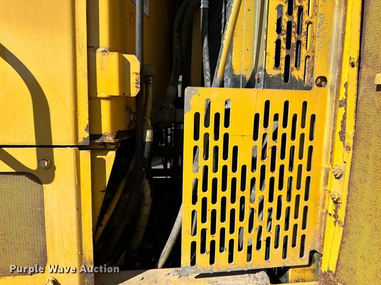 image for item DQ6247 2004 John Deere 670CH motor grader