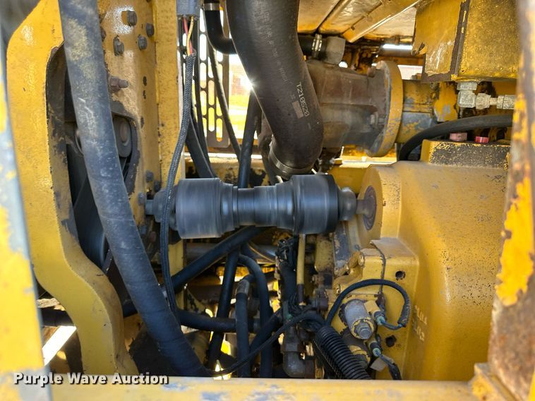 image for item DQ6247 2004 John Deere 670CH motor grader