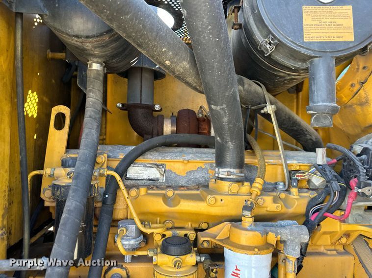 image for item DQ6247 2004 John Deere 670CH motor grader