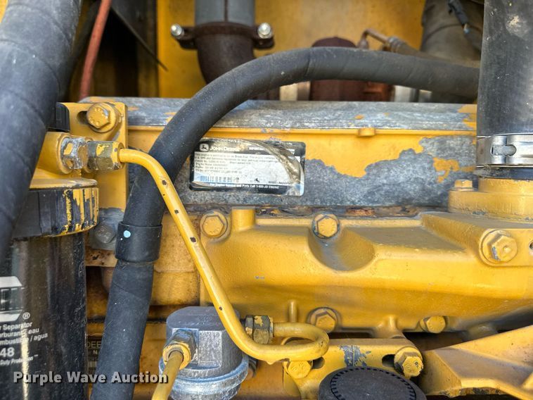 image for item DQ6247 2004 John Deere 670CH motor grader