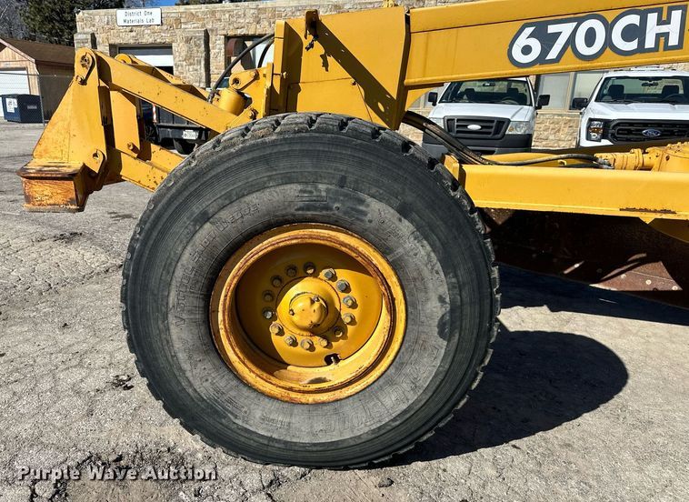 image for item DQ6247 2004 John Deere 670CH motor grader