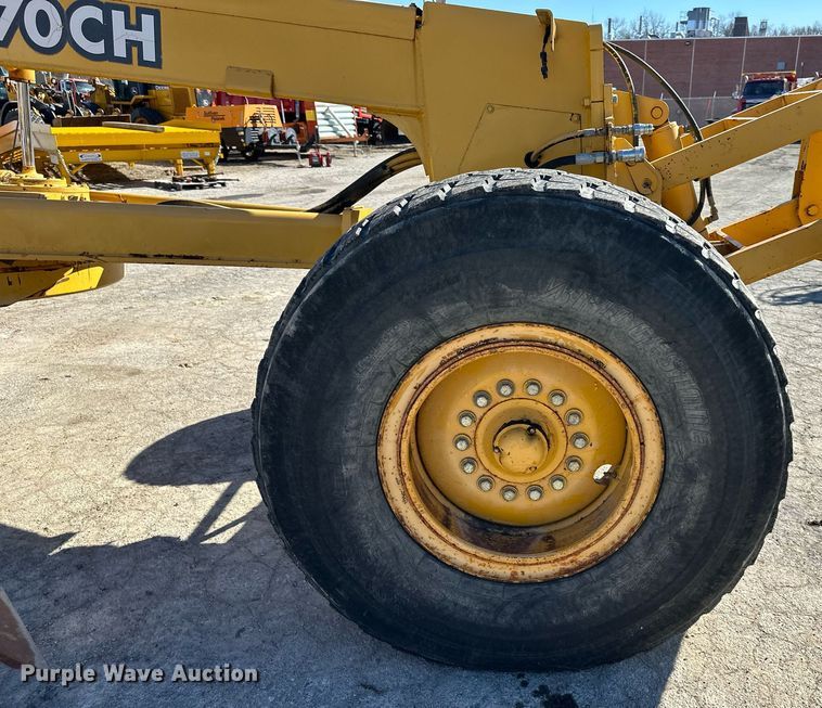 image for item DQ6247 2004 John Deere 670CH motor grader