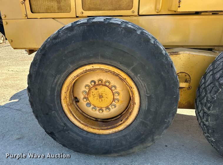 image for item DQ6247 2004 John Deere 670CH motor grader