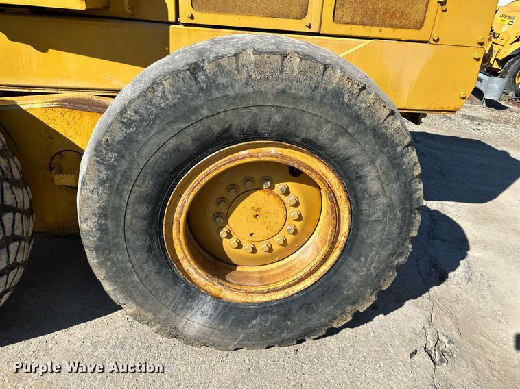 image for item DQ6247 2004 John Deere 670CH motor grader