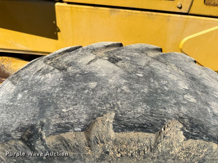 image for item DQ6247 2004 John Deere 670CH motor grader