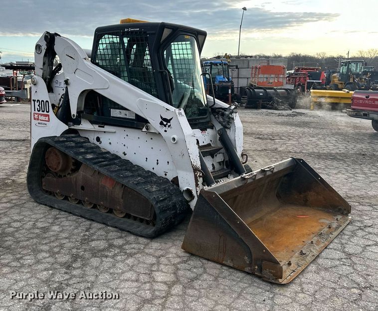 image for item DQ6248 2009 Bobcat T300 tracked skid steer loader