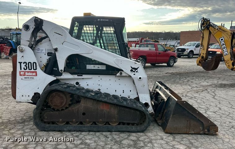 image for item DQ6248 2009 Bobcat T300 tracked skid steer loader