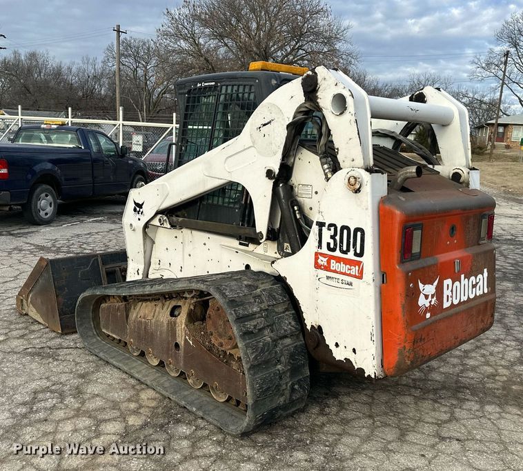 image for item DQ6248 2009 Bobcat T300 tracked skid steer loader