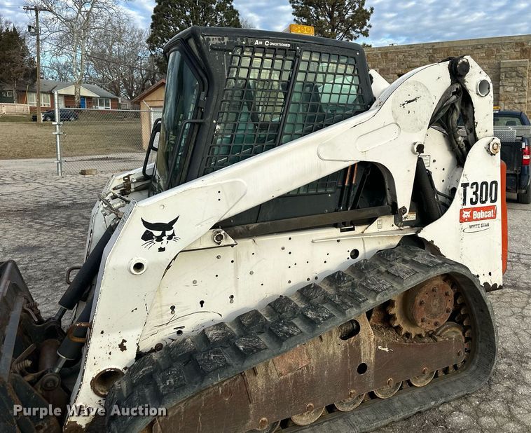 image for item DQ6248 2009 Bobcat T300 tracked skid steer loader