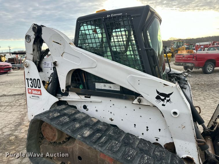 image for item DQ6248 2009 Bobcat T300 tracked skid steer loader