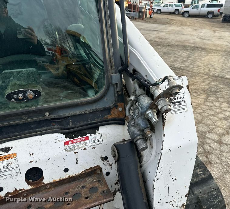 image for item DQ6248 2009 Bobcat T300 tracked skid steer loader