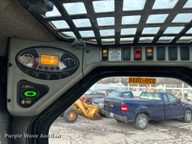 image for item DQ6248 2009 Bobcat T300 tracked skid steer loader